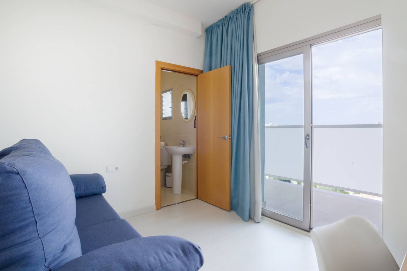 Ohtels-San-Salvador-Room-31