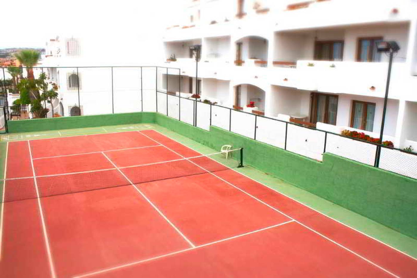 ONA-Beverly-Hills-Sports-and-Entertainment-8