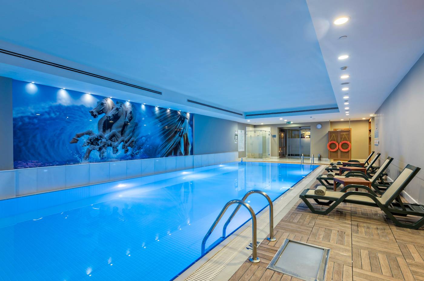 Holiday-Inn-Sisli-Pool-44