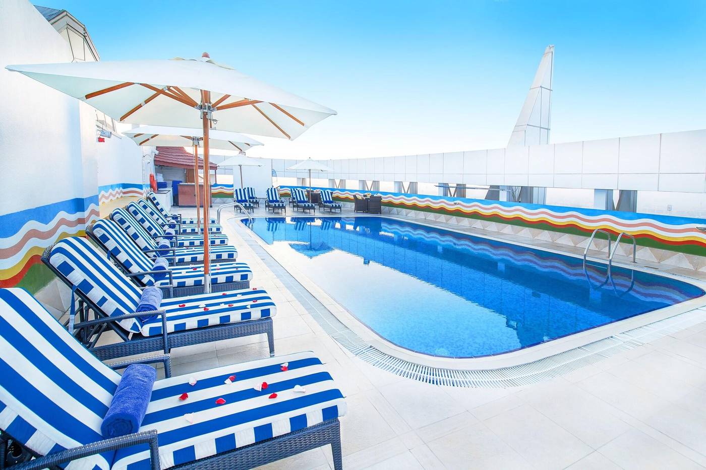 Grand-Excelsior-Bur-Dubai-Pool-3
