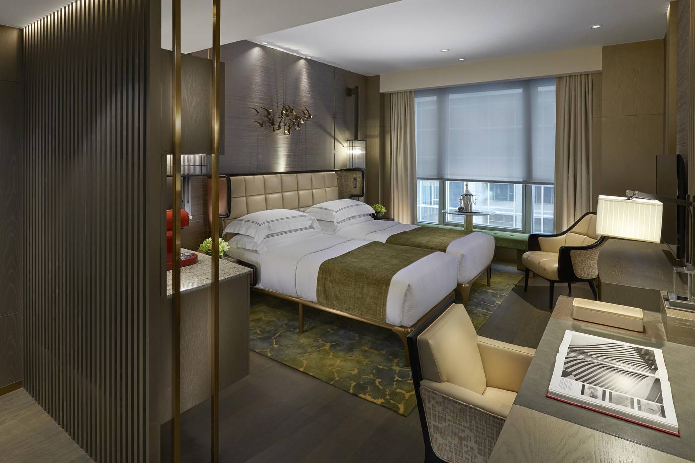 The-Landmark-Mandarin-Oriental--Hong-Kong-Room-2