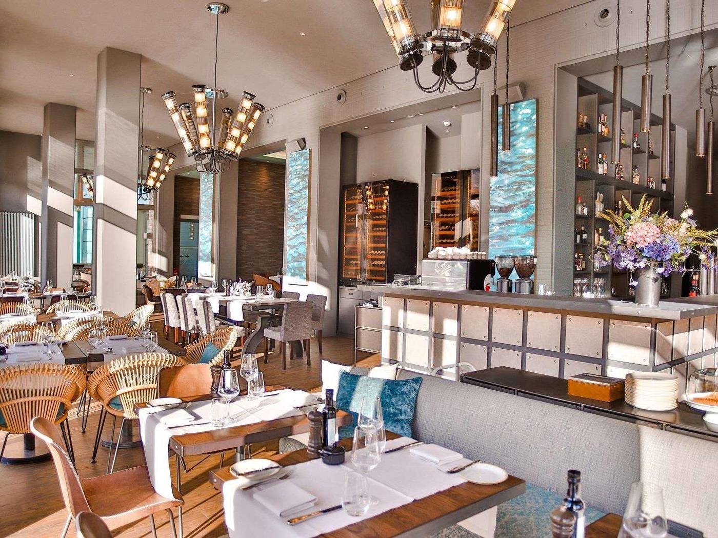 Abion-Villa-Suites-Restaurant-18