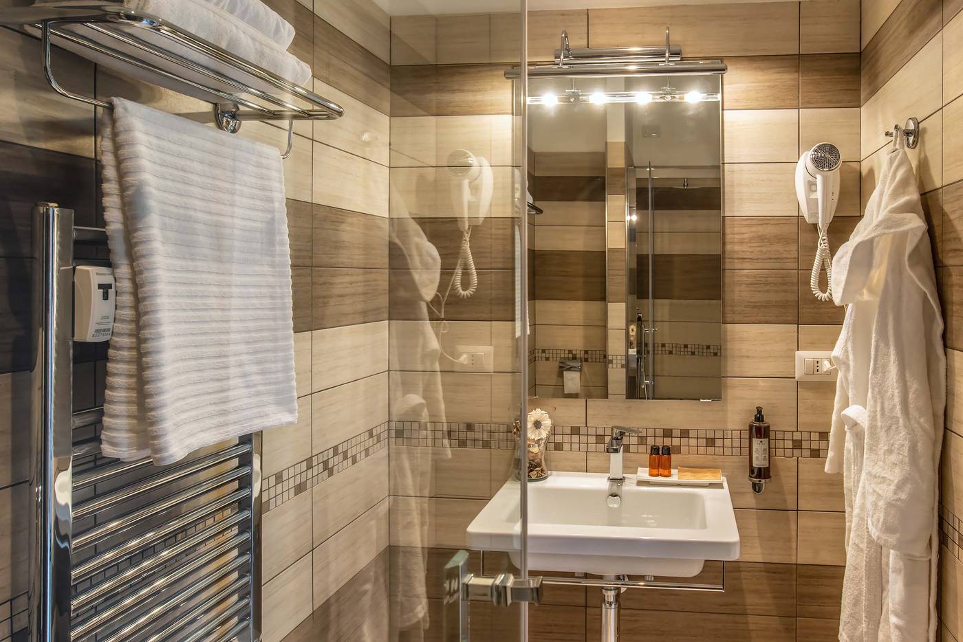 Rome-Central-Rooms-Room-14