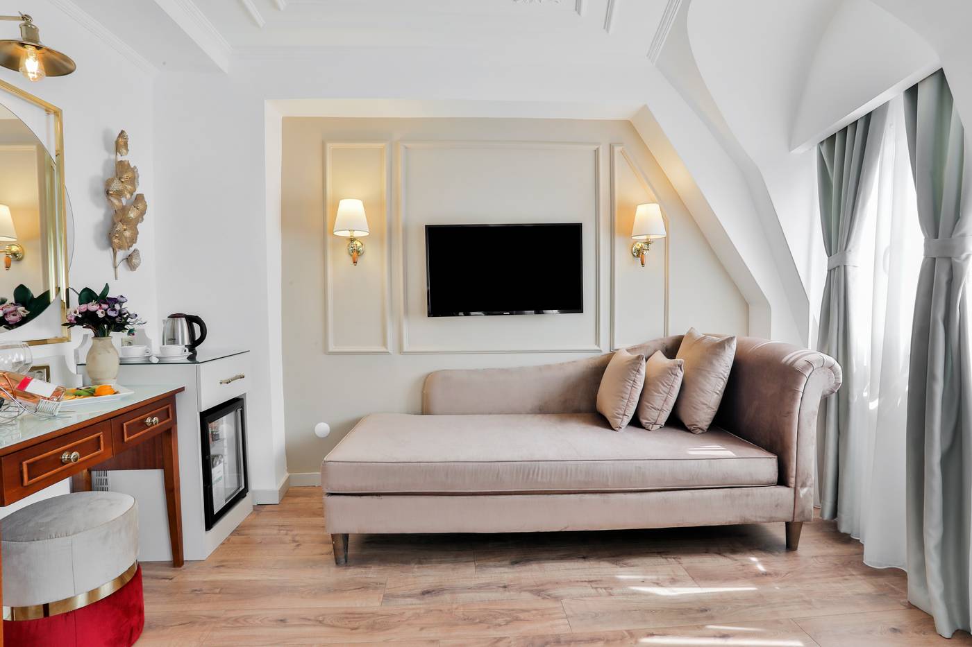 Orient-Express-Hotel-Room-8