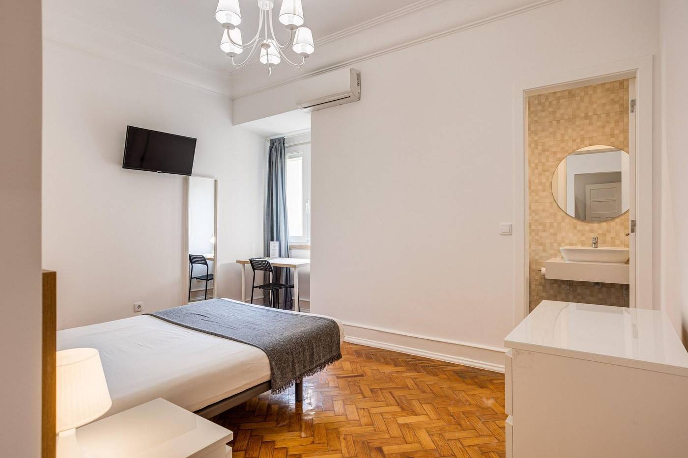 Home-Out-Rooms---Apartments-Room-35