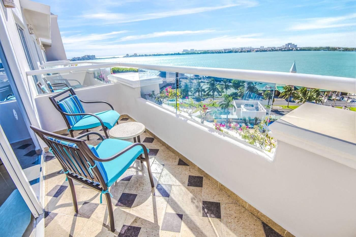 Sunscape-Resort---Spa-Room-18