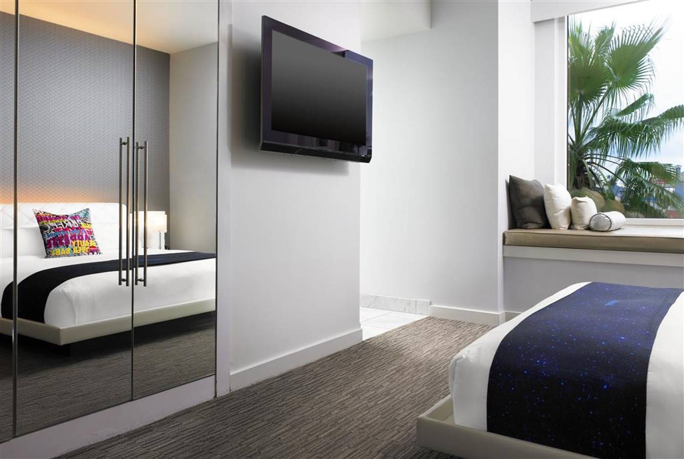 W-Hollywood-General-view-37