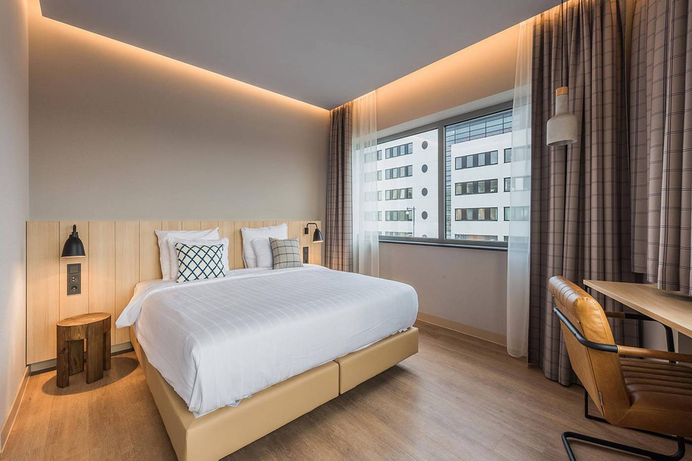 Urban-Lodge-Hotel-Room-37