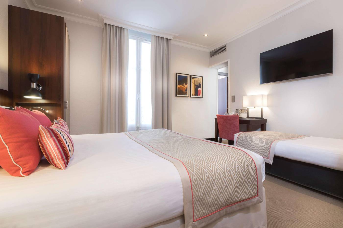 Montfleuri-Arc-de-Triomphe-Room-28