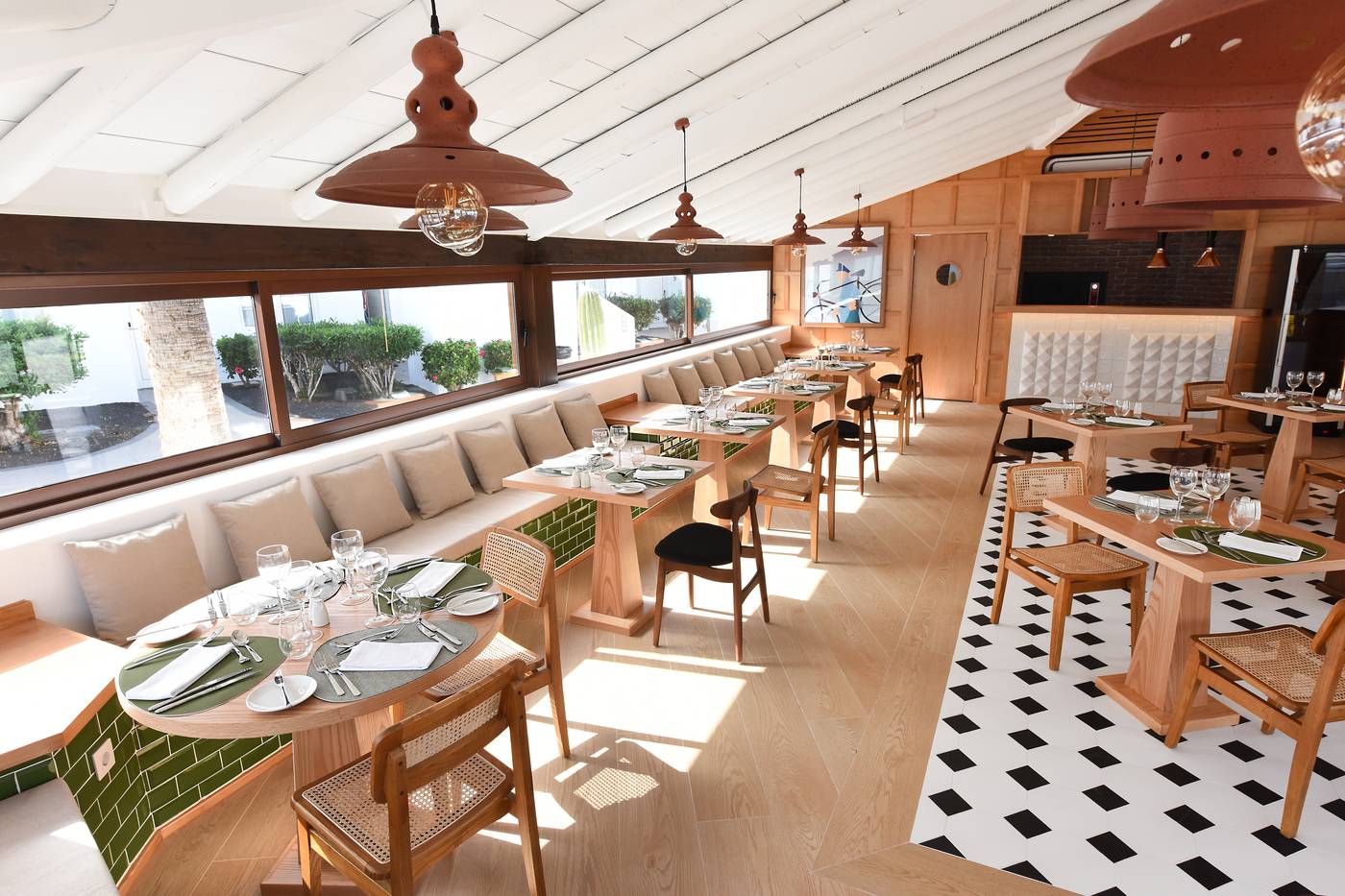 H10-White-Suites---Adults-Only-Restaurant-29