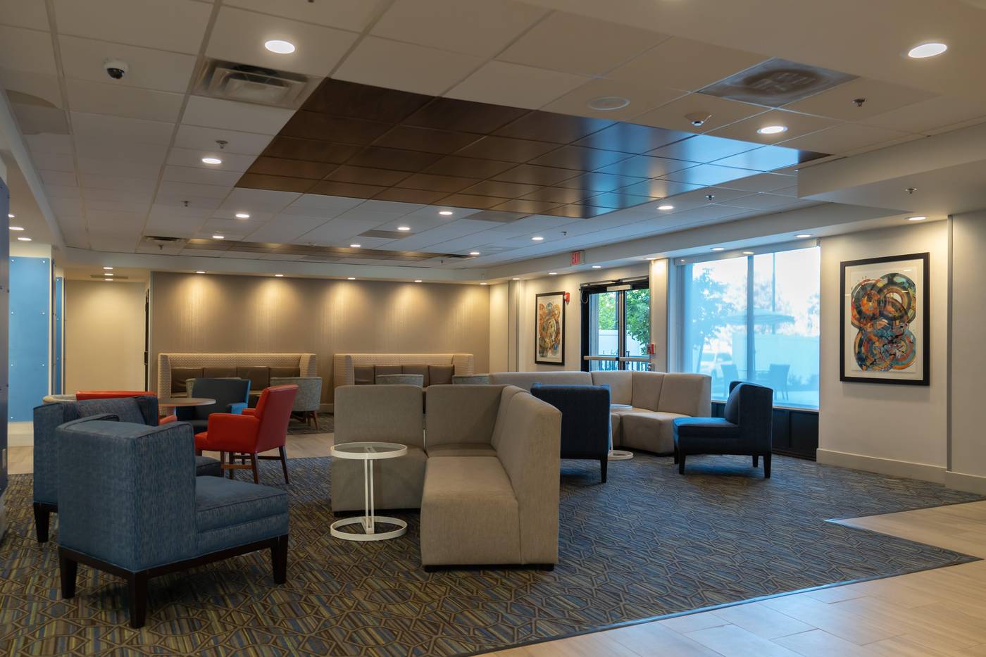 Holiday-Inn-Express-Boston-Lobby-13