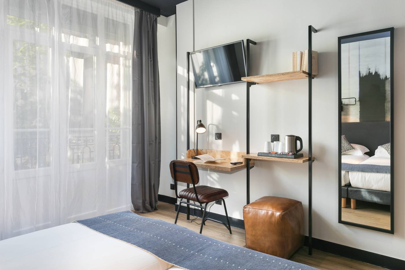 Best-Western-So-Co-by-HappyCulture-Room-15