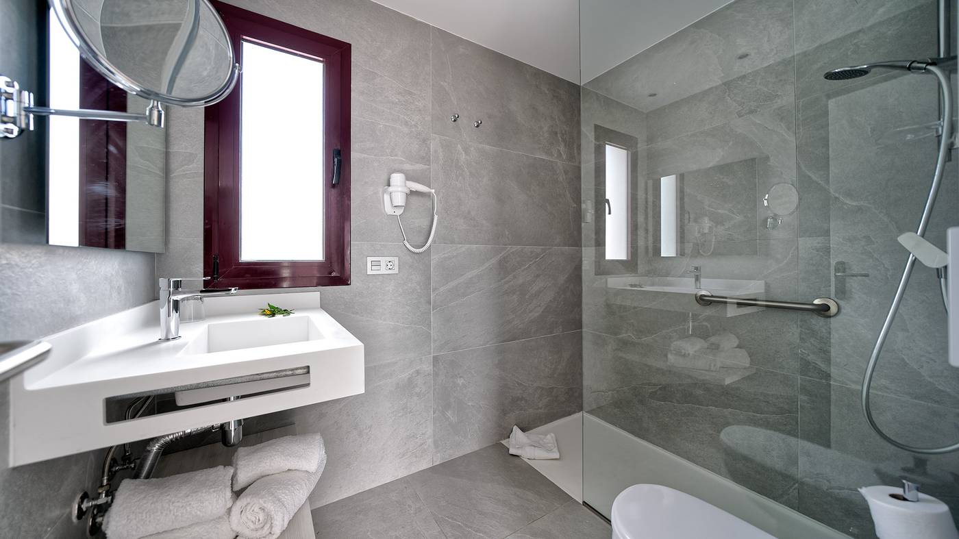 Broncemar-Beach-Room-54