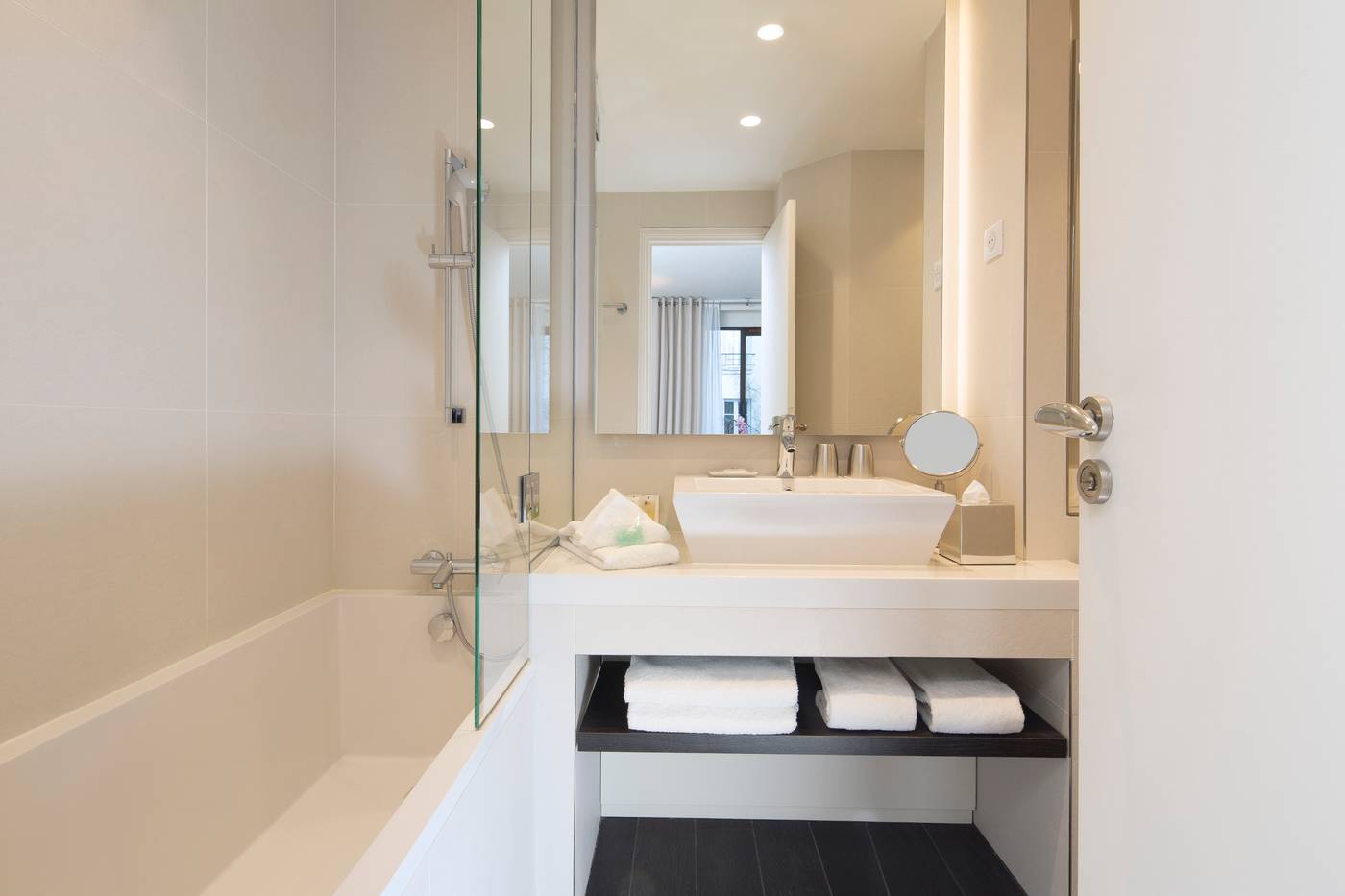 Garden-Elysee-Room-30