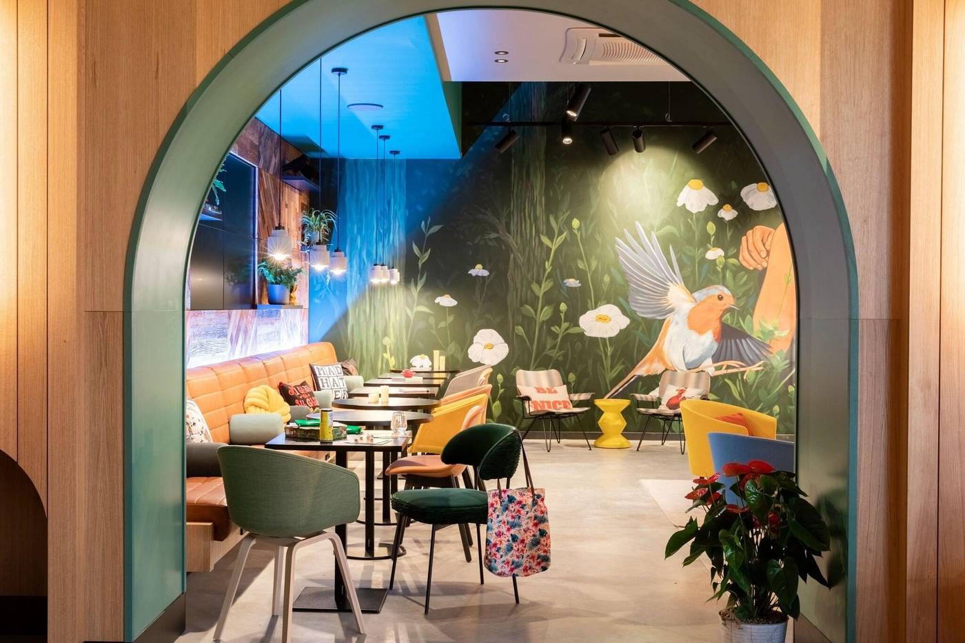 Moxy-Paris-Val-D-Europe-Lobby-23