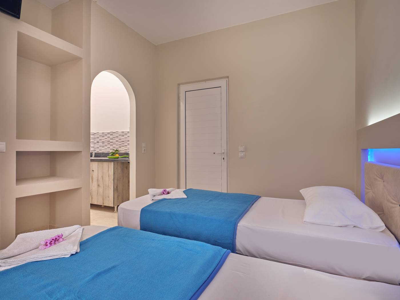 Savvas-De-Mar-Room-17