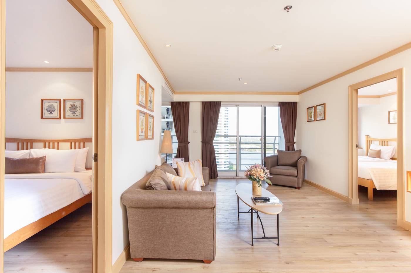 Riverfront-Bangkok-Room-17