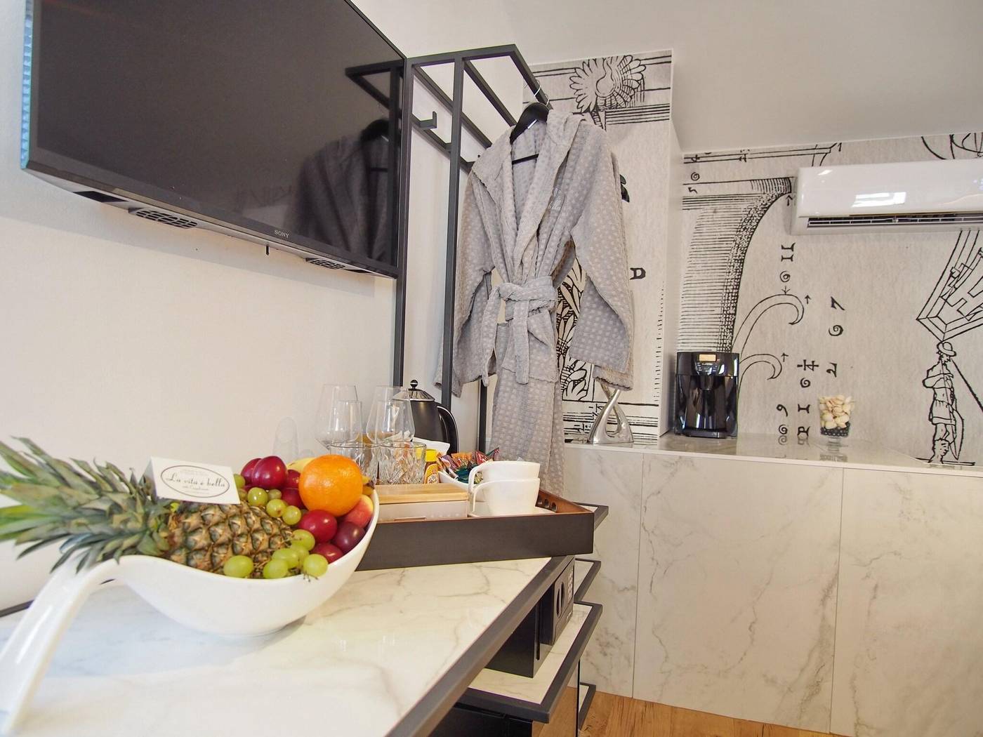 La-Vita-E-Bella-Ii-Room-43