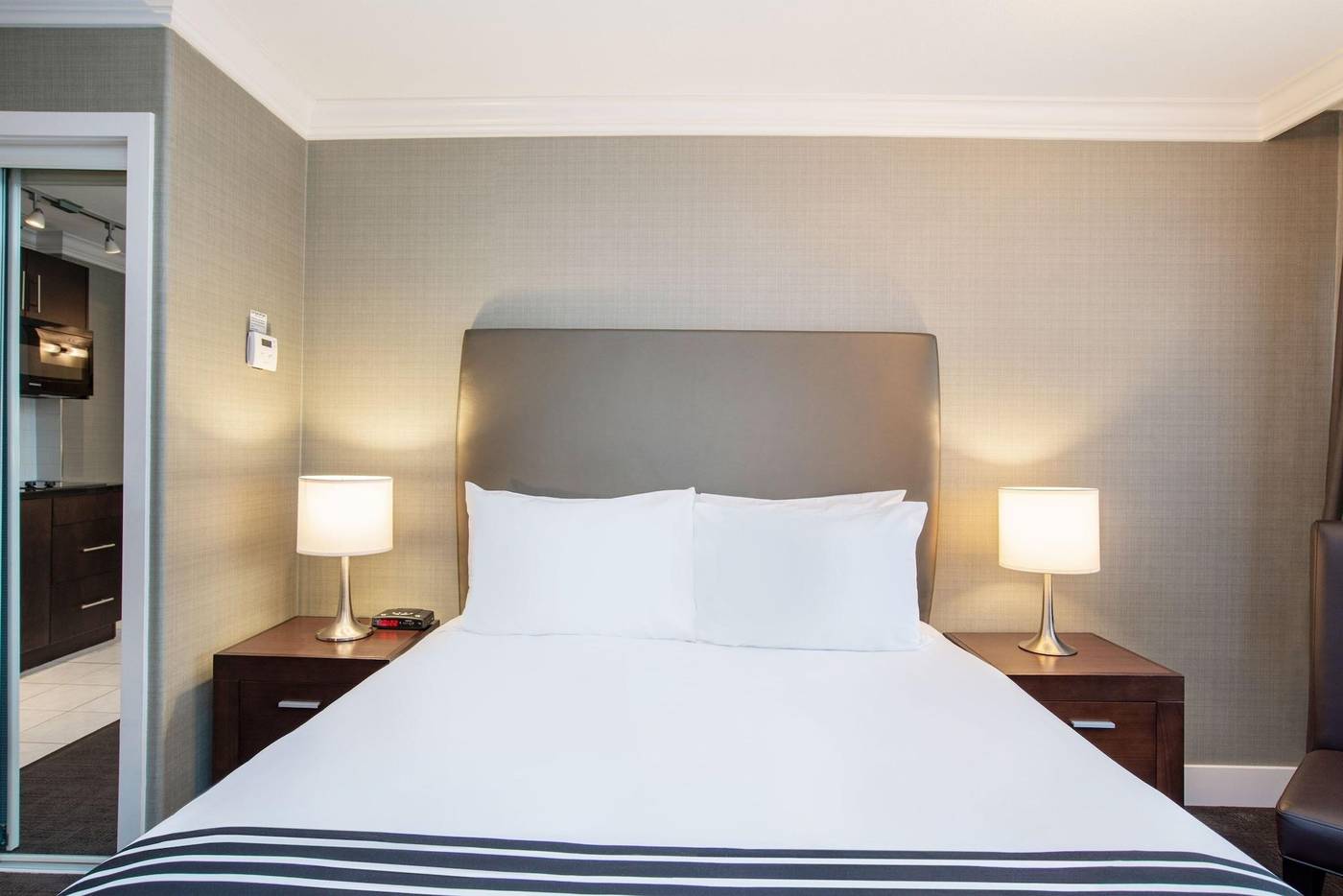 Sandman-Hotel-Vancouver-Airport-Room-17