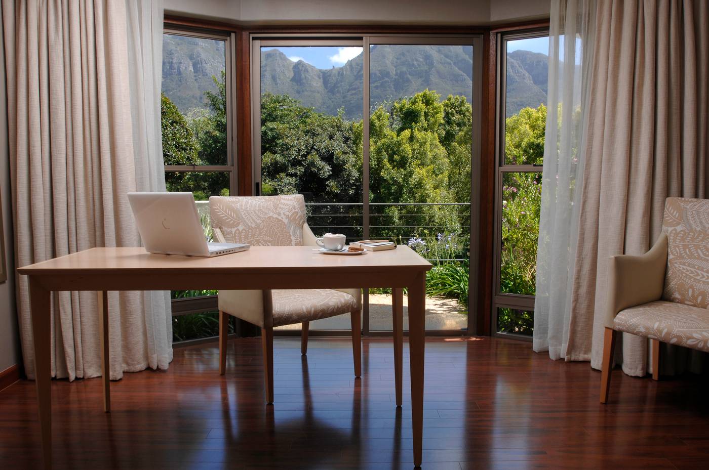 Vineyard-Hotel-Room-10