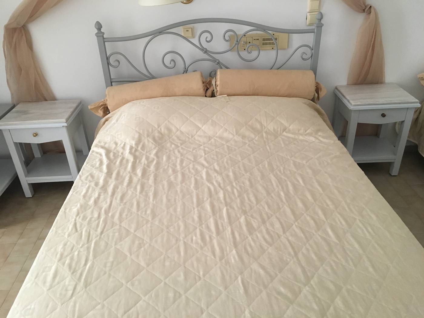 Avra-Santorini-Room-12