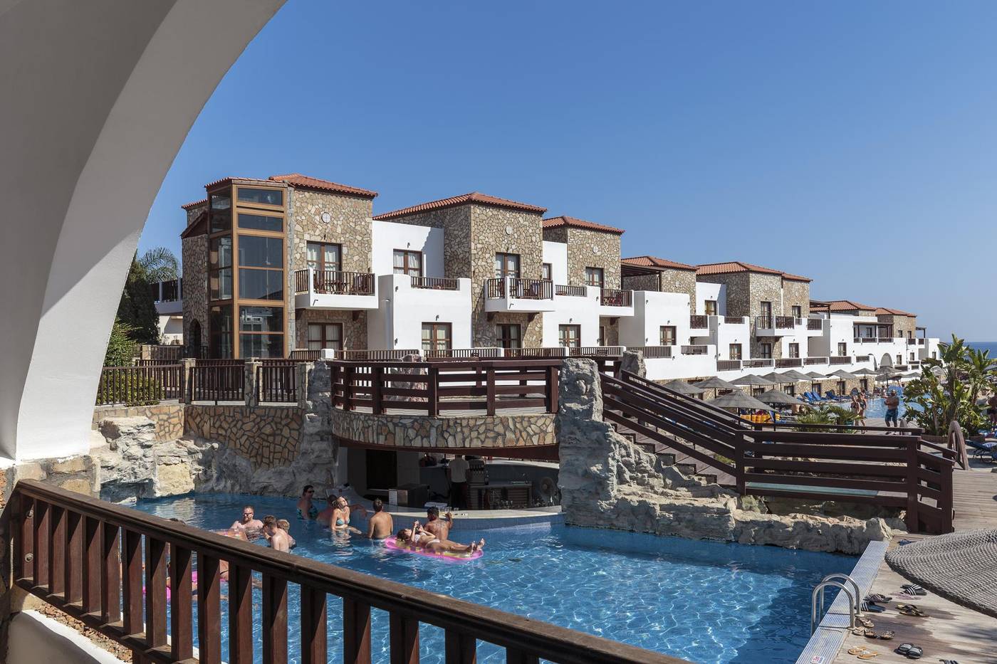 Costa-Lindia-Beach-Bar-2