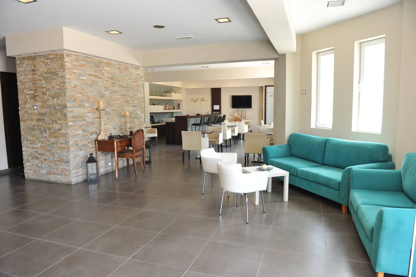 Maritime-Hotel-Apartments-Lobby-37