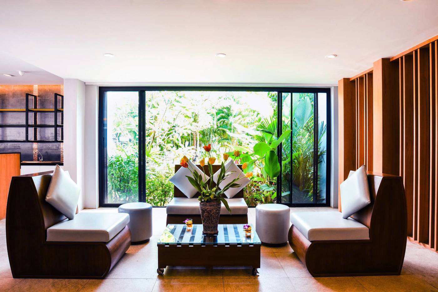 Days-Inn-by-Wyndham-Aonang-Krabi-Lobby-14