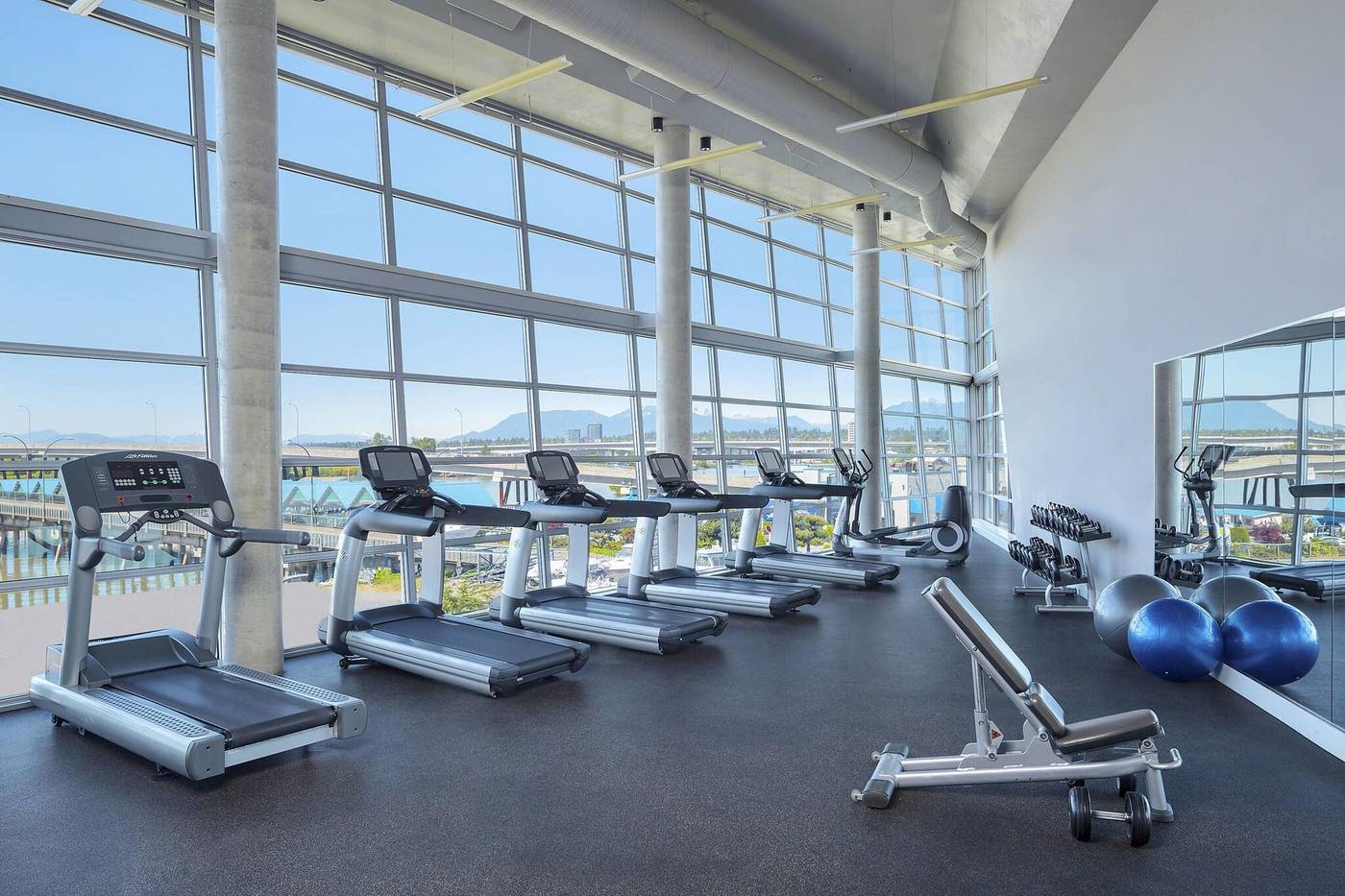 The-Westin-Wall-Centre--Vancouver-Airport-Sports-and-Entertainment-36