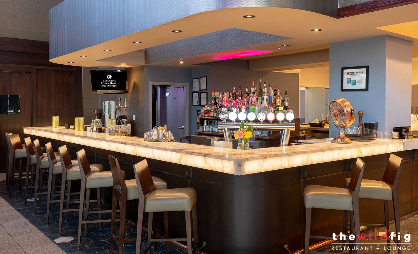 Executive-Plaza-Hotel-Conference-Centre-Coquitlam-BC-Bar-5
