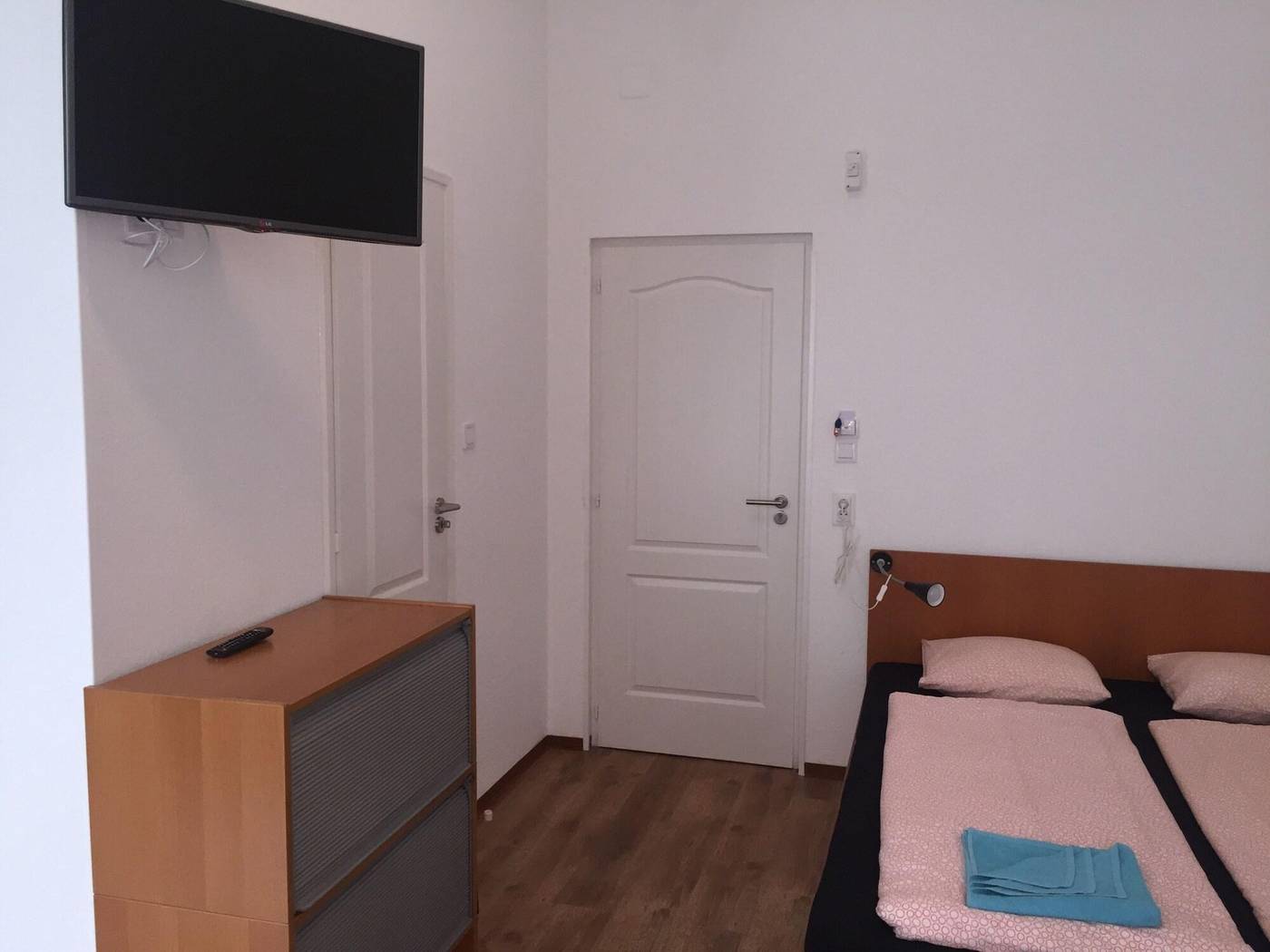 Omega-Guesthouse-Budapest-Room-16