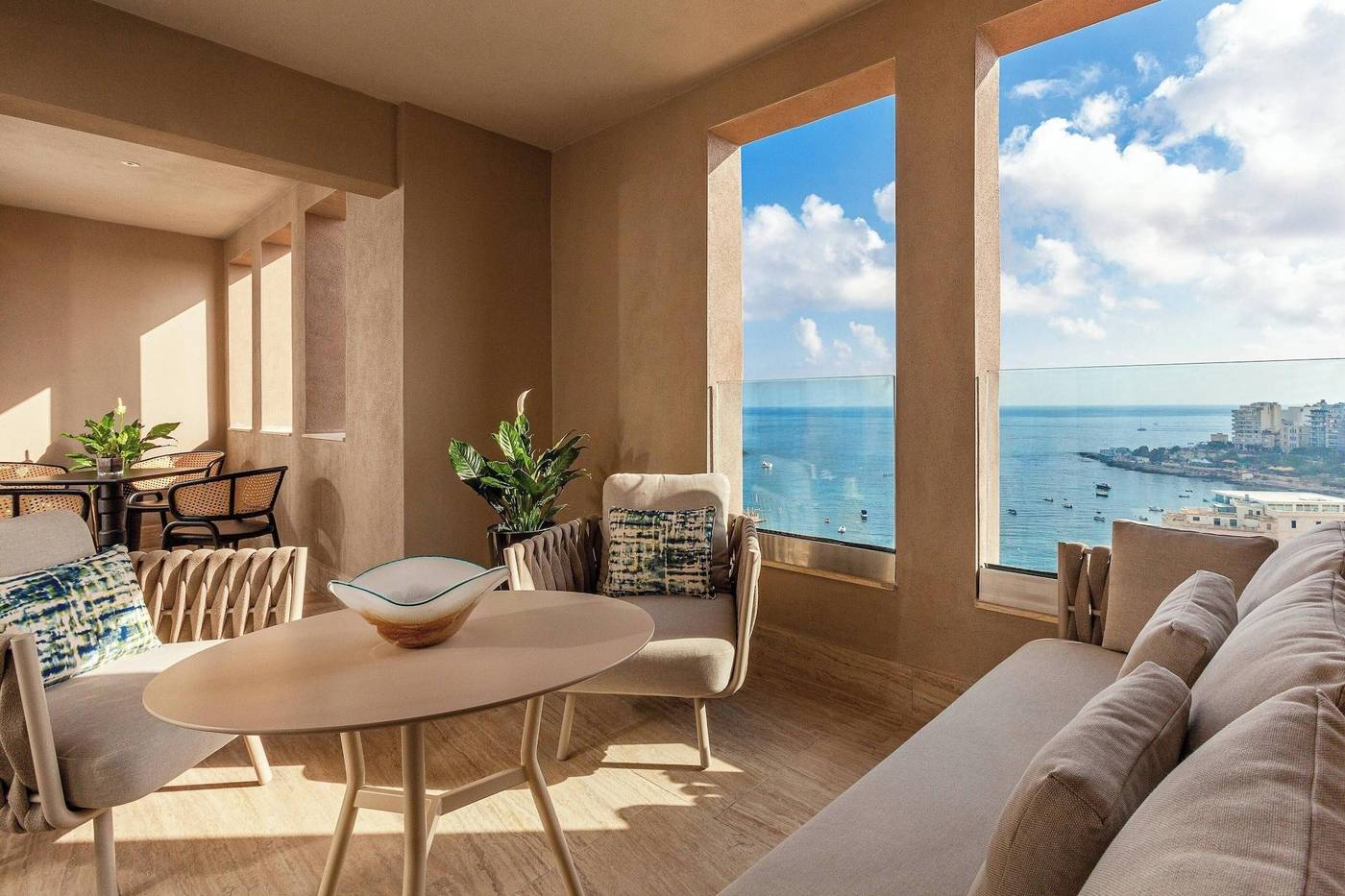 Le-Meridien-St--Julians-Hotel---Spa-Room-41