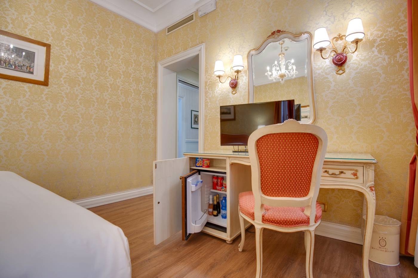 Hotel-Antiche-Figure-Room-2