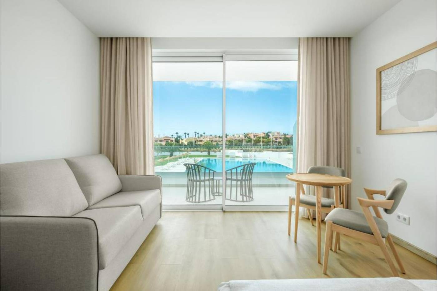 ----ncora-Park-Room-28