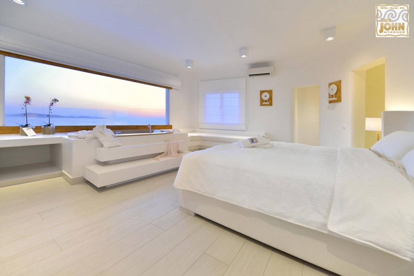 Saint-John-Hotel-Villas---Spa-Room-56