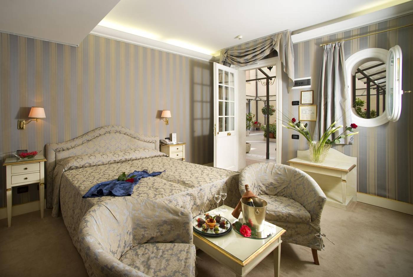 Carlton-on-the-Grand-Canal-General-view-13