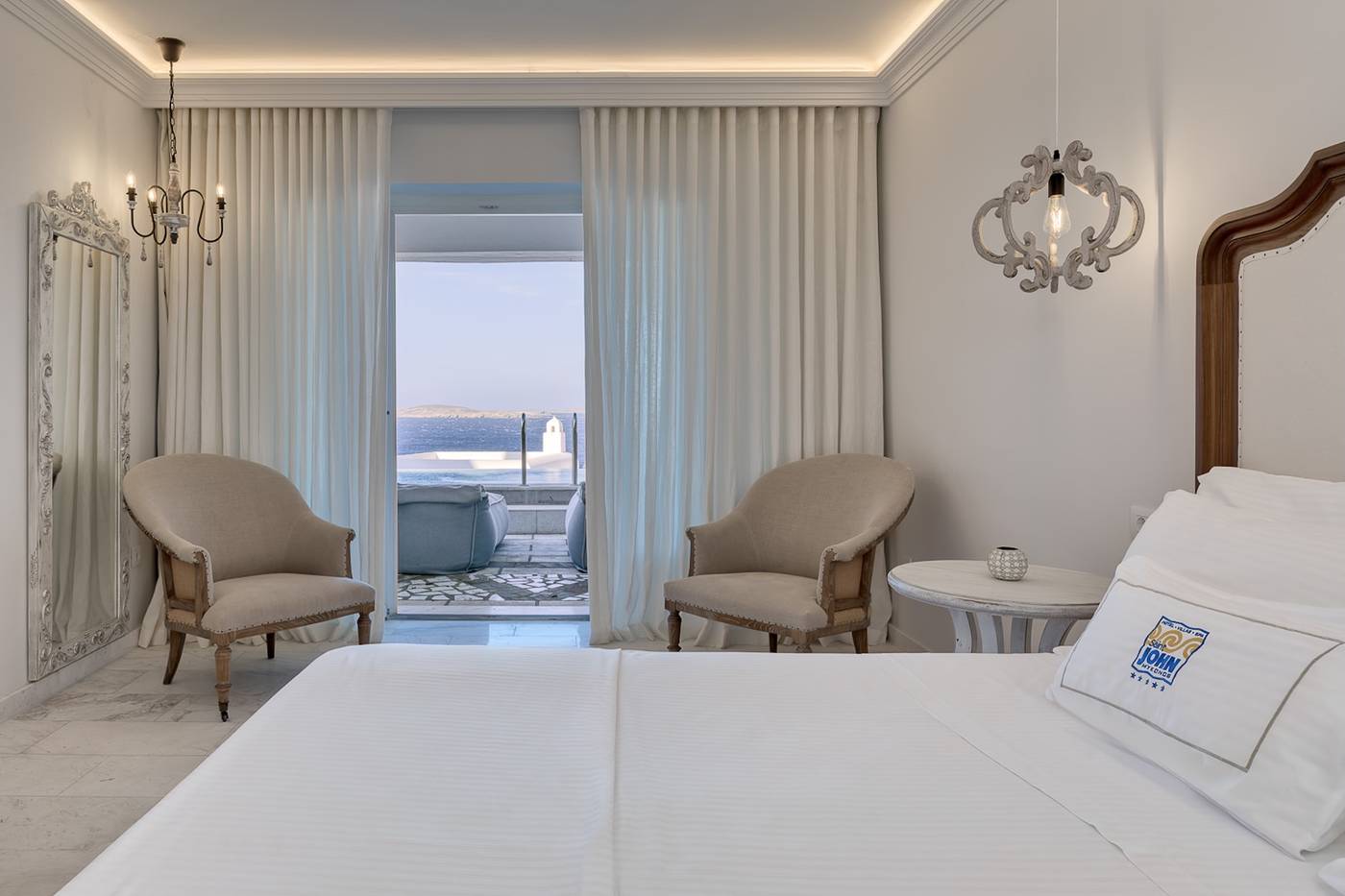 Saint-John-Hotel-Villas---Spa-Room-34