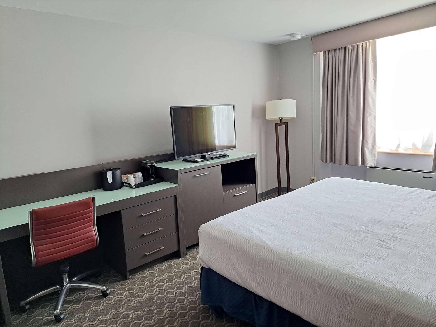 Best-Western-Plus-Vancouver-Airport-Hotel-Room-22