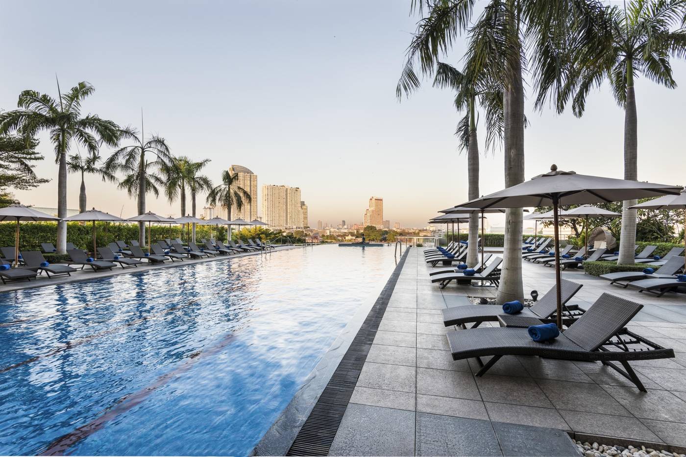 Chatrium-Hotel-Riverside-Bangkok-Pool-95