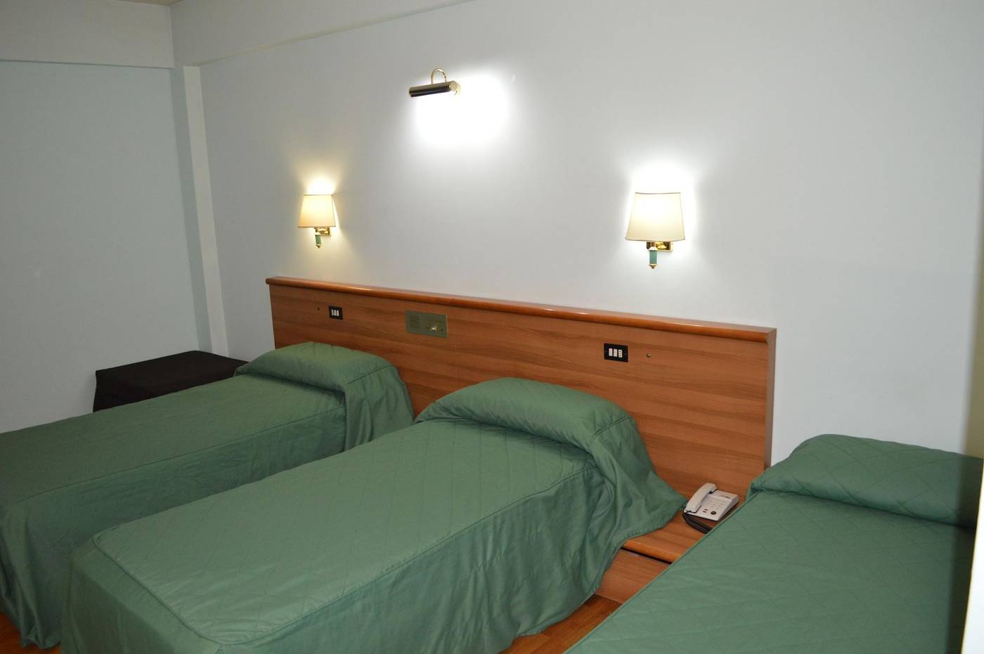 Canadian Hotel-Italy-L'AQUILA-Room-10