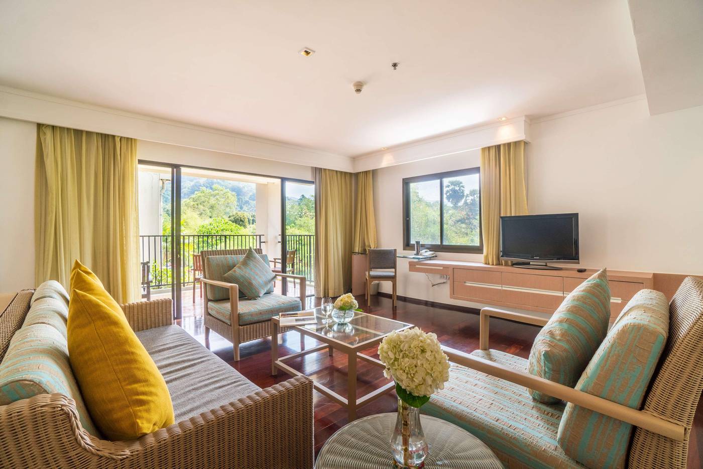 Swissotel-Resort-Phuket-Kamala-Beach-Room-32