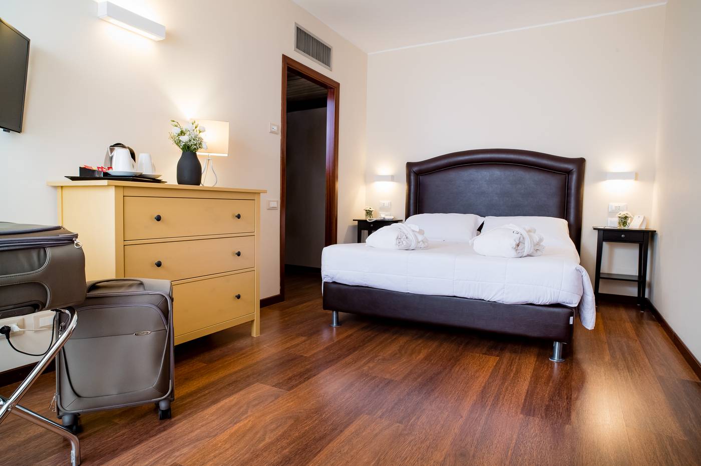 Astoria-Palace-Hotel-Room-9