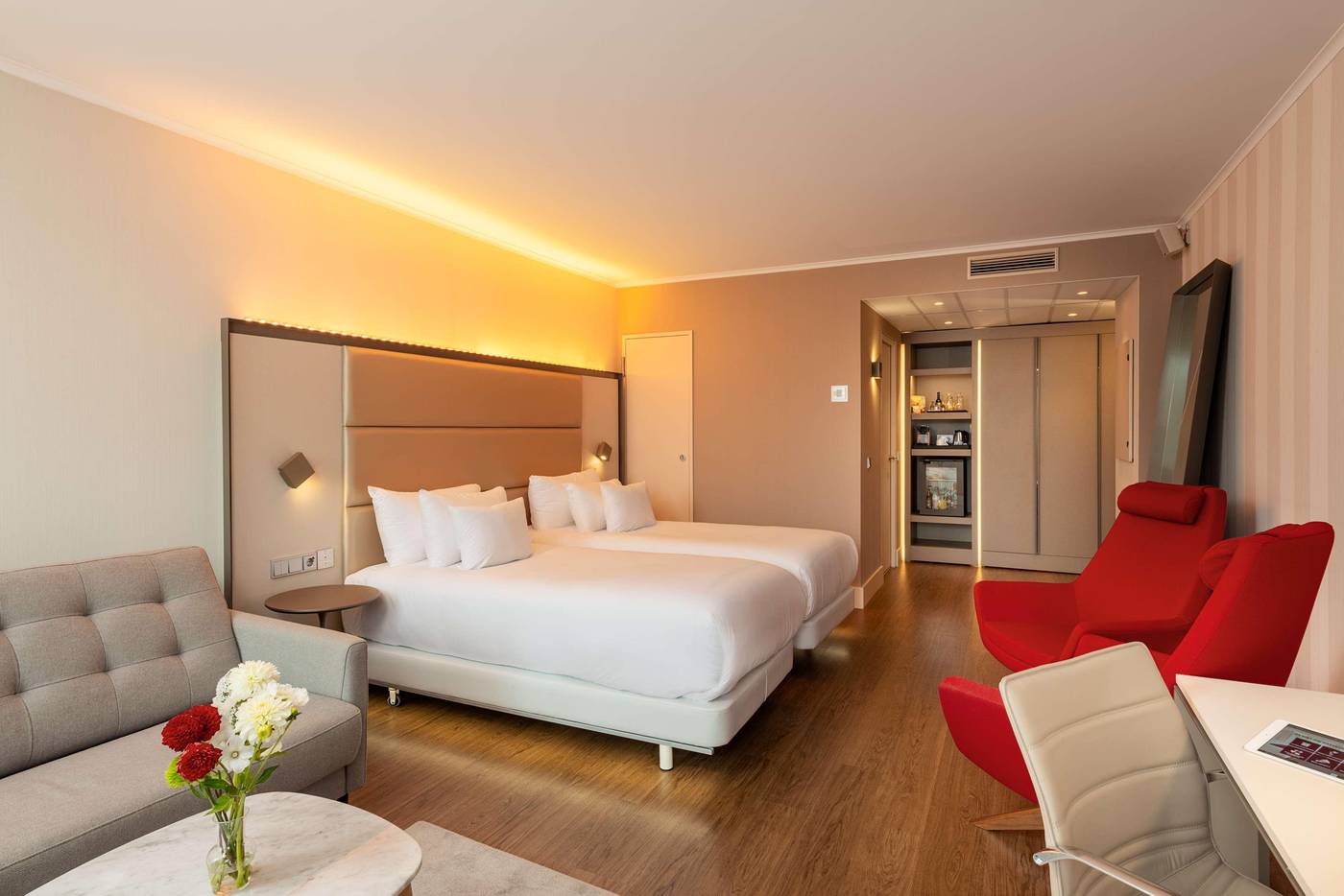 NH-Collection-Berlin-Mitte-am-Checkpoint-Charlie-Room-9