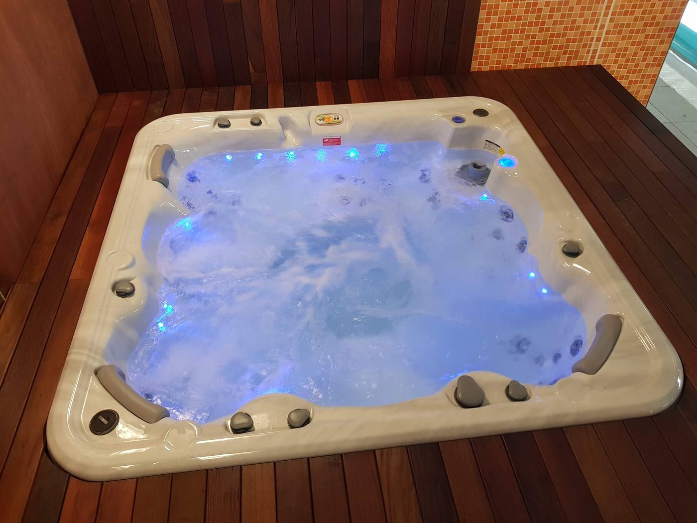 Intur-Orange-Sports-and-Entertainment-46