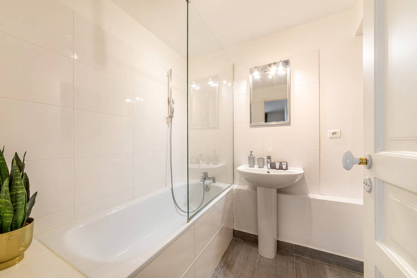 Residence-Bergere---Apartments-Room-61