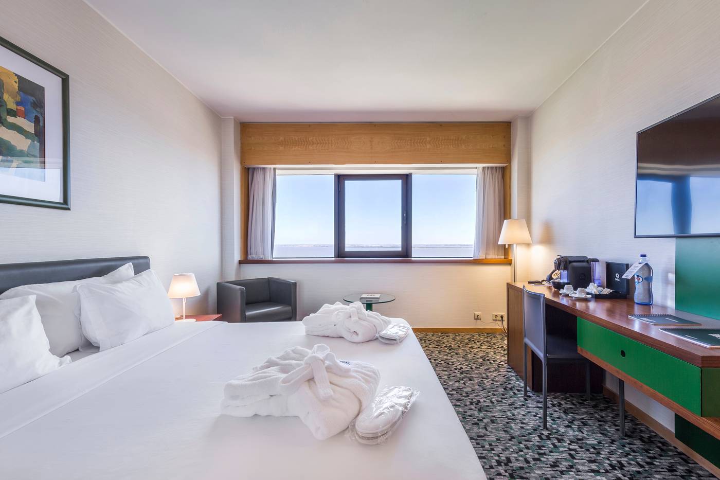 Ramada-by-Wyndham-Lisbon-Room-24