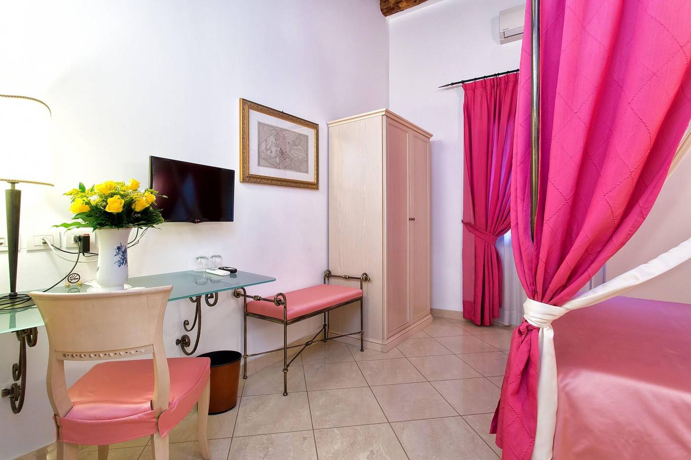 Alla-Vite-Dorata-Room-6