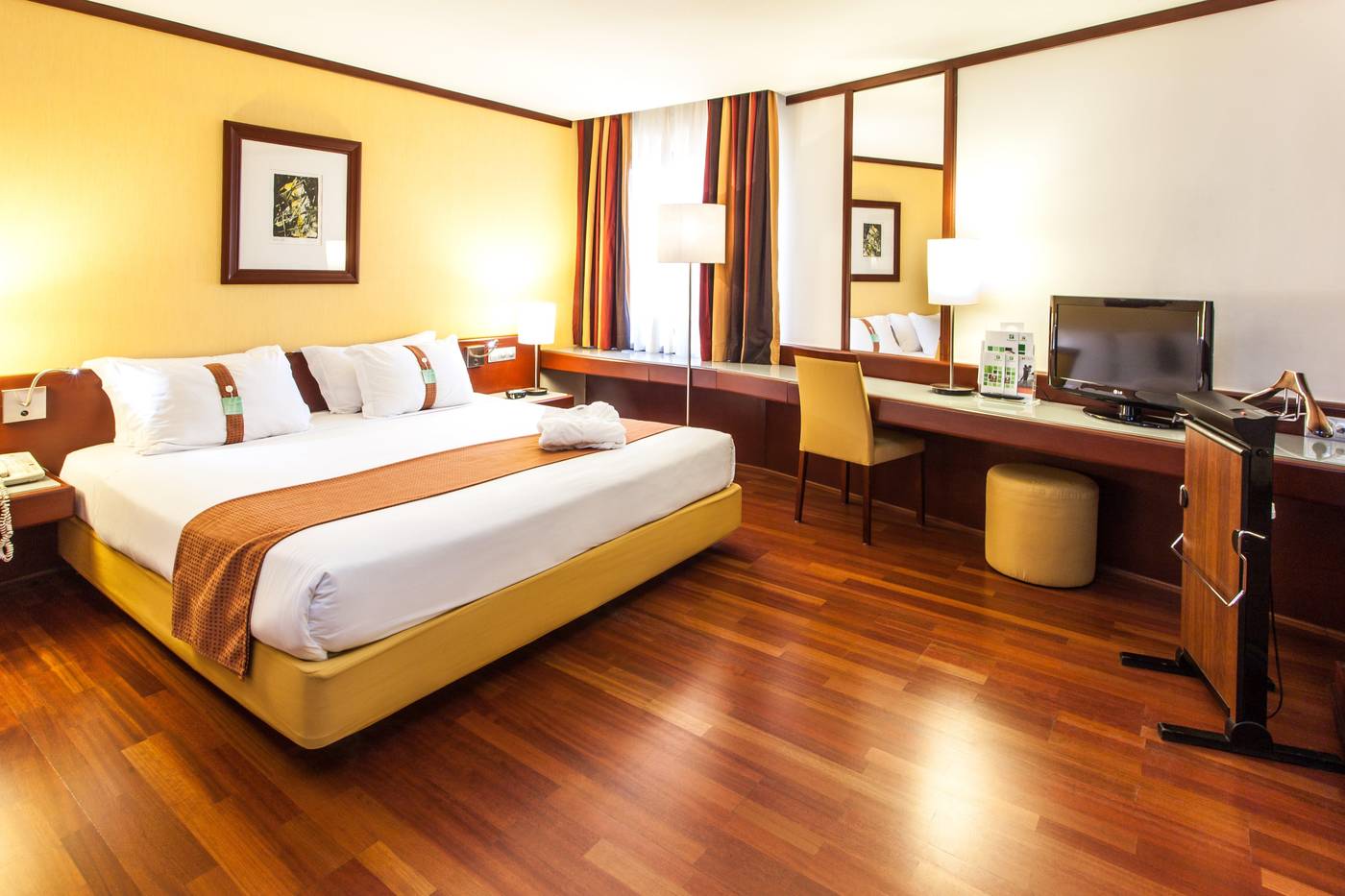 Holiday-Inn-Lisbon-Continental-Room-35