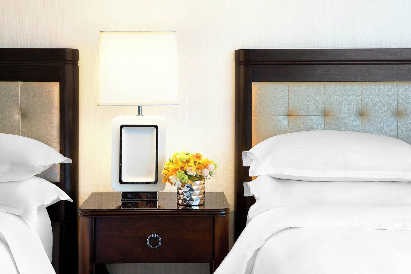 Sheraton-Vancouver-Wall-Centre-Room-28