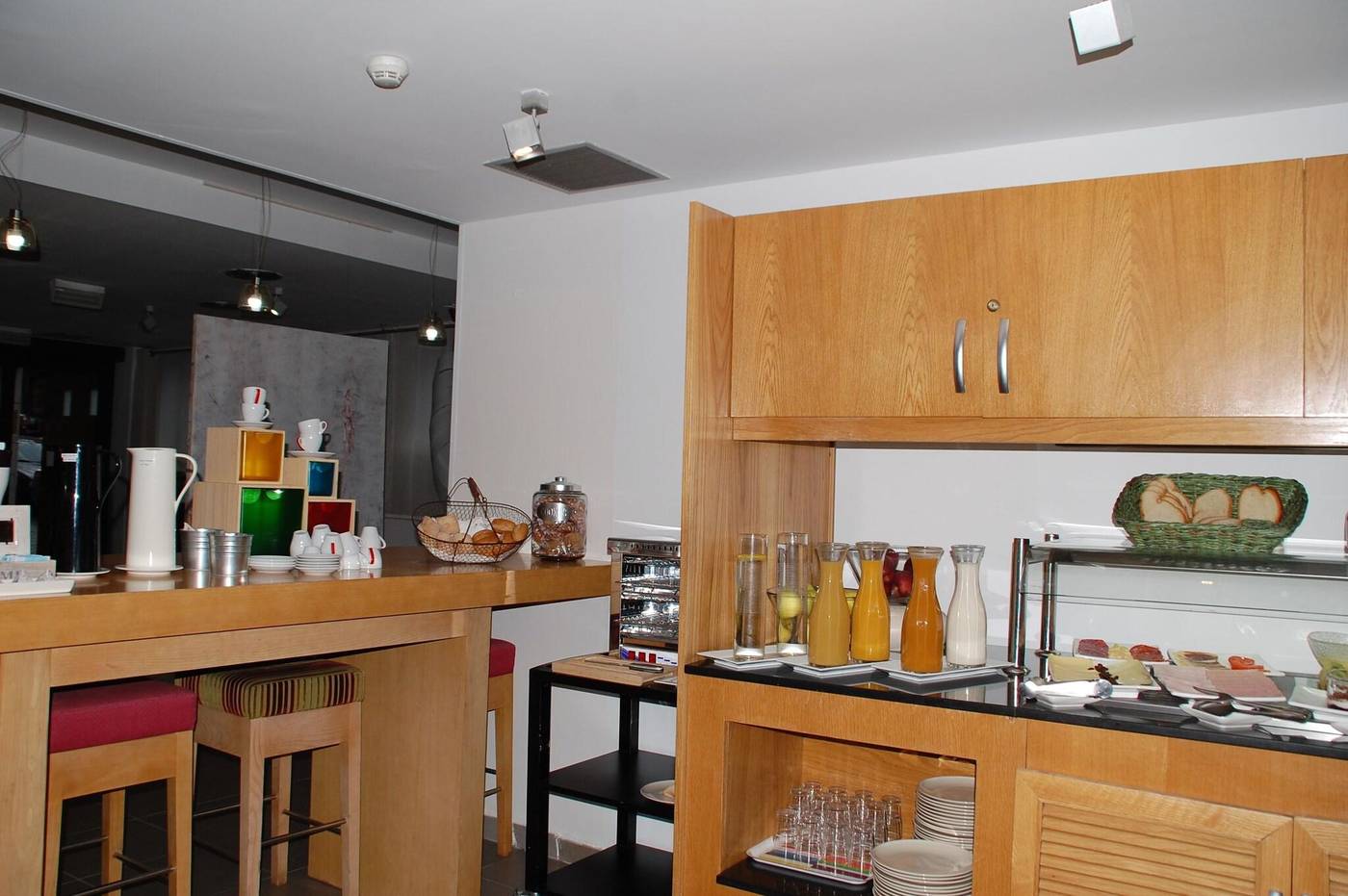 Eco-Alcala-Suites-Restaurant-31